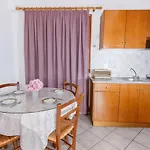 Charoula Apartamento *