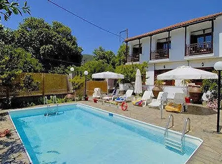 Charoula 普拉坦亚斯