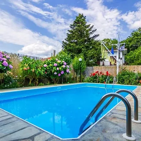 Charoula Apartament *