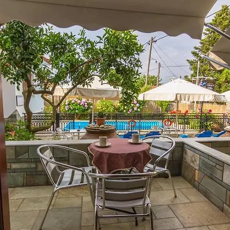 Charoula Apartment *