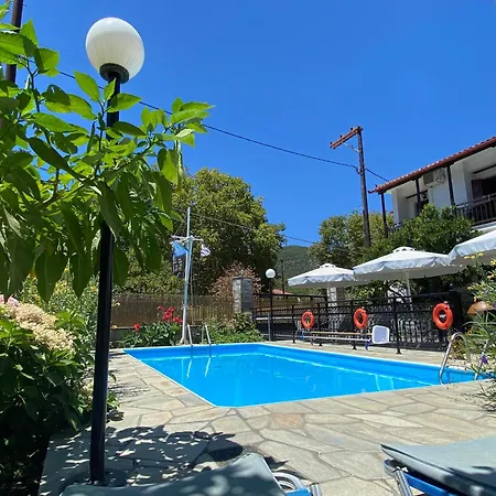 Charoula Apartment *