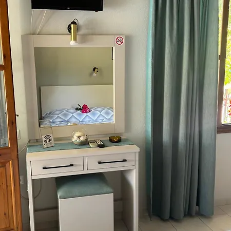 Charoula Apartment *